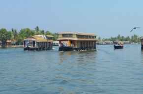 Munnar Alleppey House Boat Tour